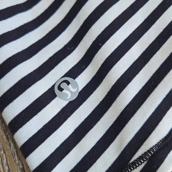 Lululemon Tank-Size 6 - Picture 3 of 5
